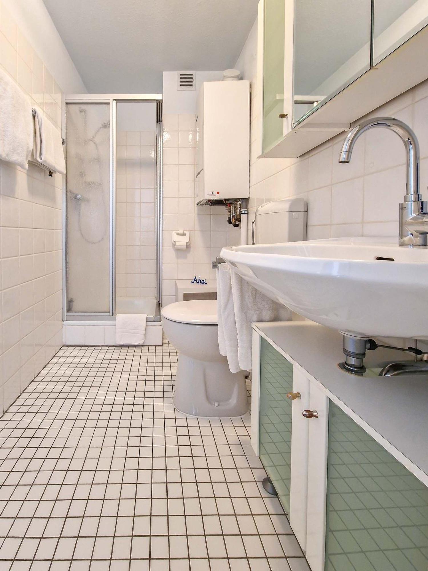 Moin Apartment Греетзиел Екстериор снимка